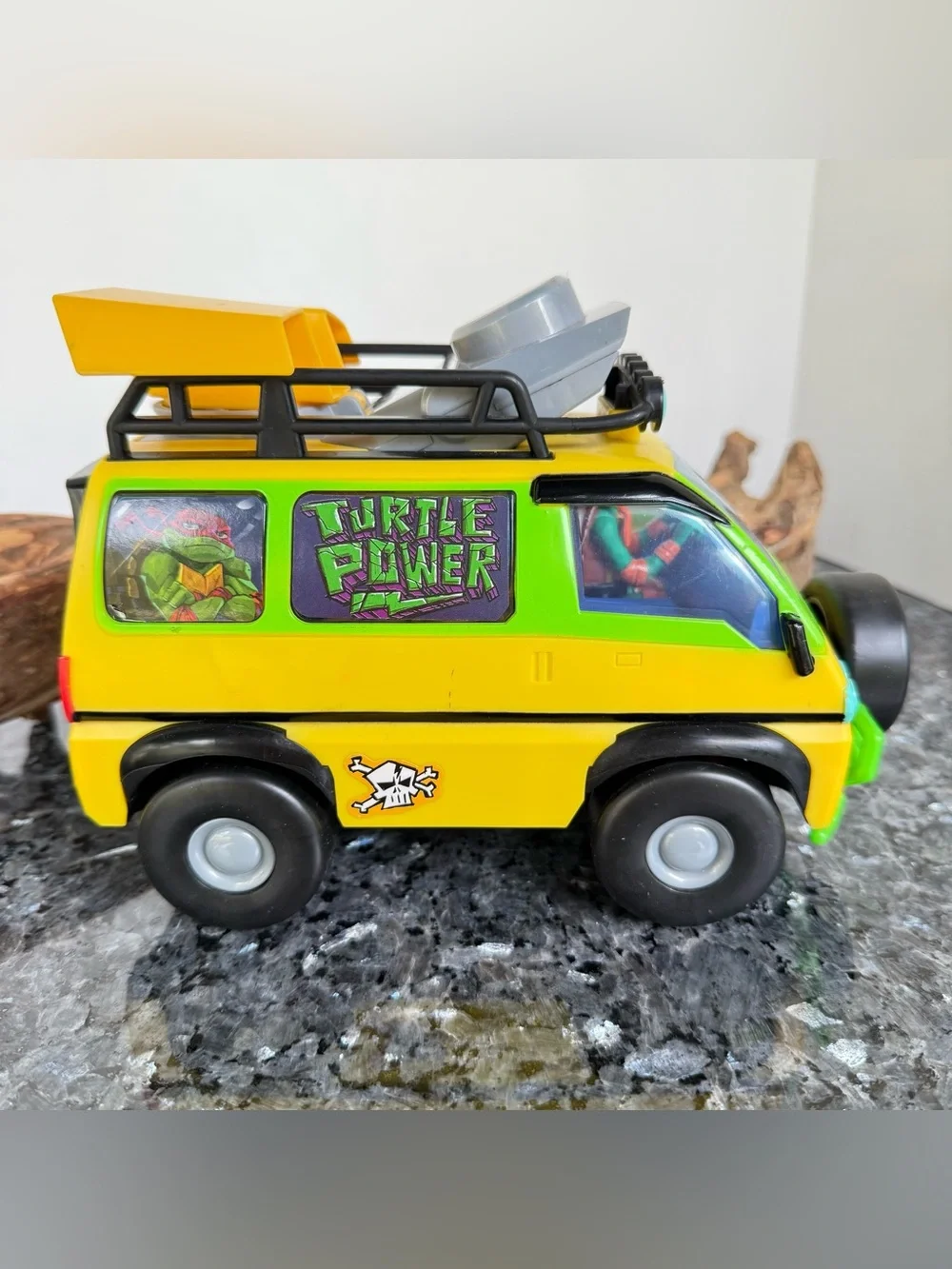 Teenage Mutant Ninja Turtles Mayhem RC Pizza Blaster/Remote Control Vehicle Toy